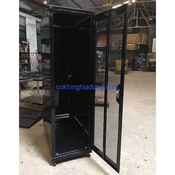 tu rack 42u 1100 canh luoi 3