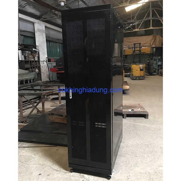 tu rack 42u 1100 canh luoi 5